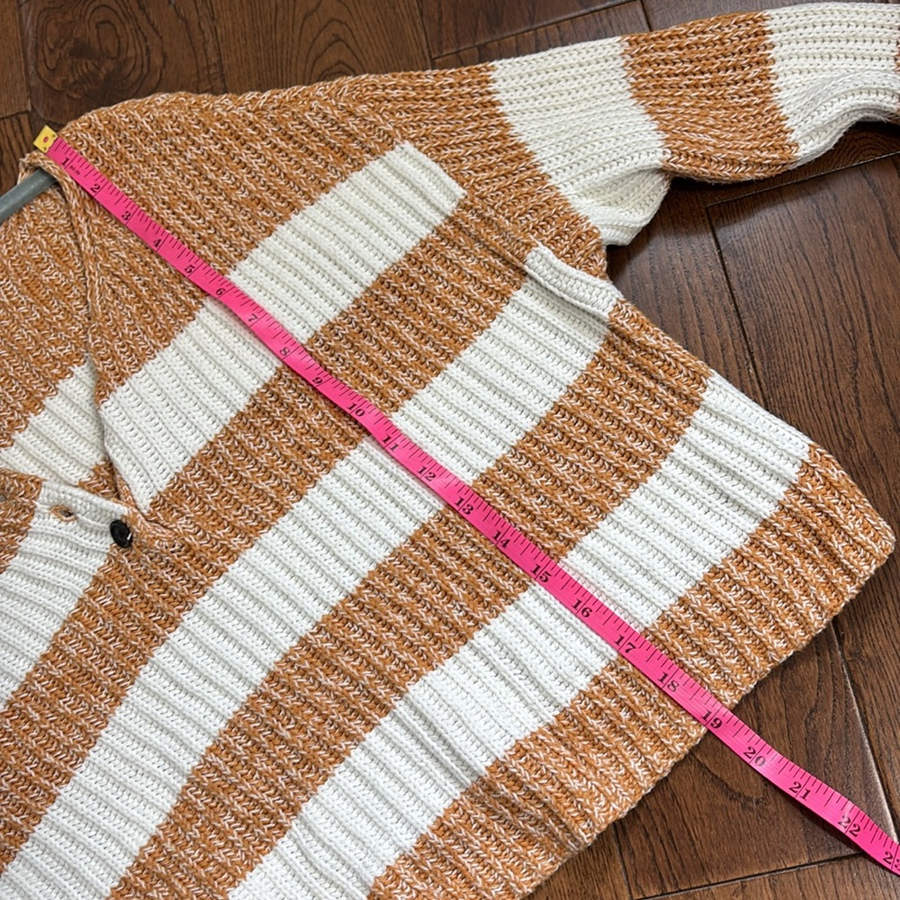 American Eagle Striped Tan and White Women's Slightly cropped Sweater sz Small - Picture 4 of 8